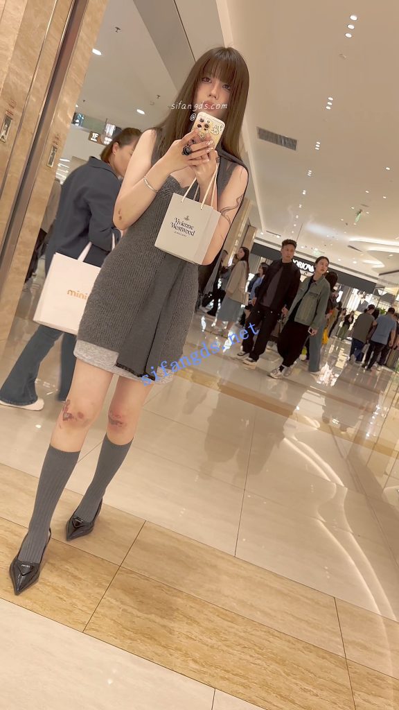 【永久专享】【KFC】顶级美女逛街回头率超高·膝盖手肘全是伤·金主太爽了【1V】【620M】 预览图 16