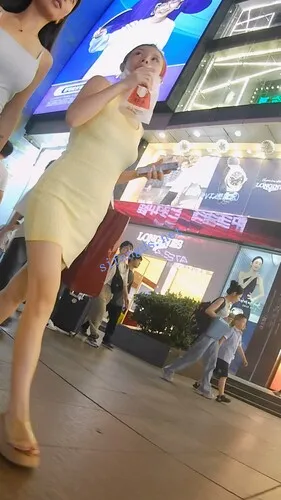 【永久专享】『D·D』-216-娇小身材整容脸少妇，翘臀嫩黄包臀，白窄内【1V】【3.62G】 预览图 8