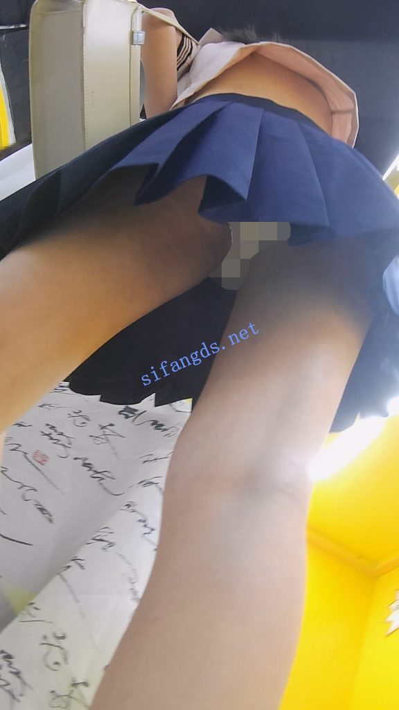 【永久专享】『D·D』-212-粉衣JK，长腿学生妹，白内中间尿黄【1V】【689M】 预览图 8