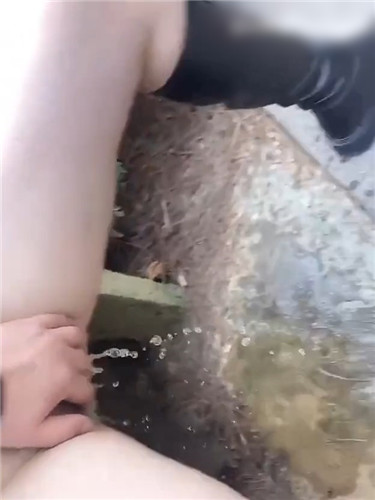 推特呲尿大比拼 各种妹妹放尿给你看 户外露出刺激第二期【219V】【1.37G】 预览图 64