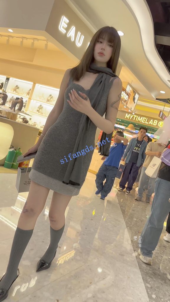 【永久专享】【KFC】顶级美女逛街回头率超高·膝盖手肘全是伤·金主太爽了【1V】【620M】 预览图 13