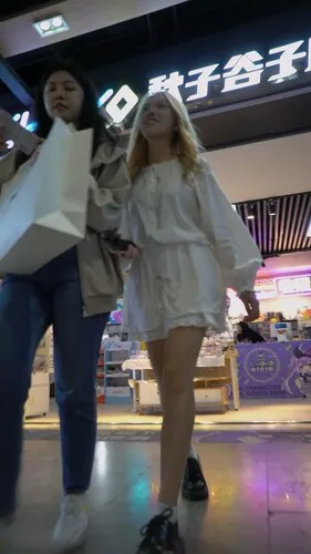 【永久专享】【WaltzCD】华尔兹2023系列之24气质小美女 无痕薄内 13痕尽显【1V】【720M】 预览图 11