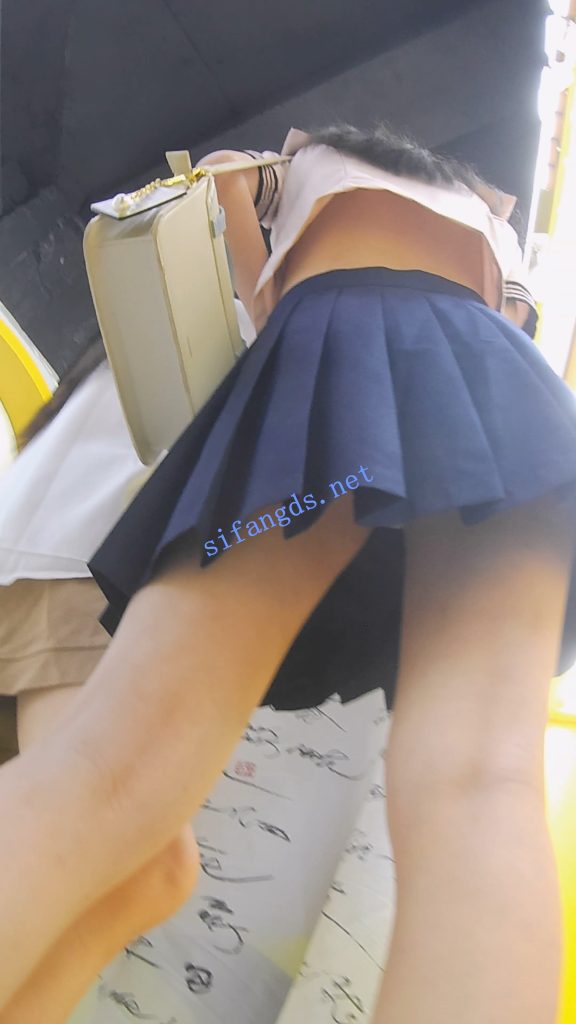 【永久专享】『D·D』-212-粉衣JK，长腿学生妹，白内中间尿黄【1V】【689M】 预览图 4