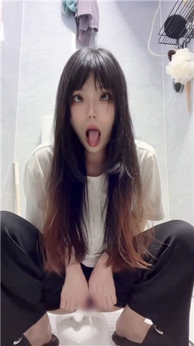 推特呲尿大比拼 各种妹妹放尿给你看 户外露出刺激第二期【219V】【1.37G】 预览图 47