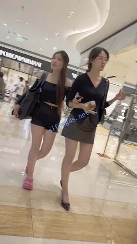 【永久专享】【KFC】极品骚货眼镜妹·高跟鞋不好好穿漏半个脚·黑色骚窄内【1V】【471M】 预览图 11