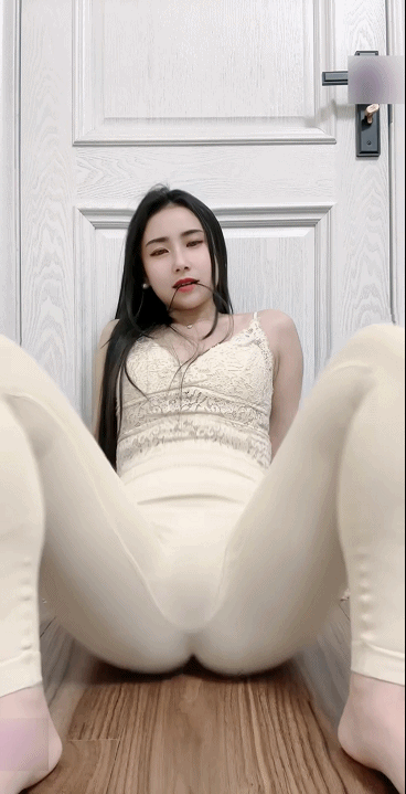 【快手福利】风骚肥臀御姐【沐沐呀】骚舞顶胯抖臀骚表情【25V】【7.45G】 预览图 7