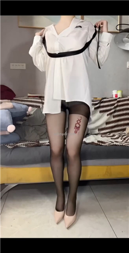 快手骚骚主播 美优nice定制 情趣骚舞骚毛透视露出骚BB【22V】【1.16G】 预览图 11