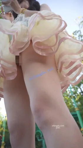 【永久专享】(BC-AA-593)蕾丝裙美女多次看镜头..微透内前后CD屁股Q弹【1V】【309M】 预览图 5