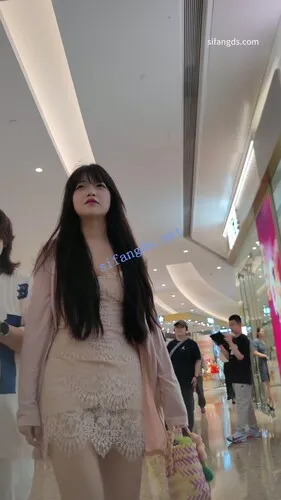 【永久专享】【CSCD】粉色连衣裙美女和朋友逛街，白色内内【1V】【734M】 预览图 2