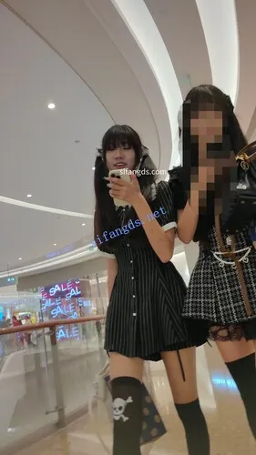 【永久专享】【CSCD】黑色裤裙双马尾黑丝小美女逛街吃饭，白色内内【1V】【435M】 预览图 1