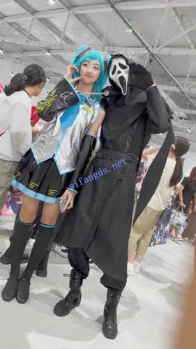 【永久专享】【KFC】大长腿COSER初音学生妹·短裙过膝袜绿色内内青春十足【1V】【751M】 预览图 17