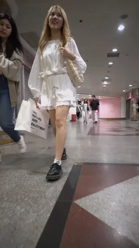 【永久专享】【WaltzCD】华尔兹2023系列之24气质小美女 无痕薄内 13痕尽显【1V】【720M】 预览图 2