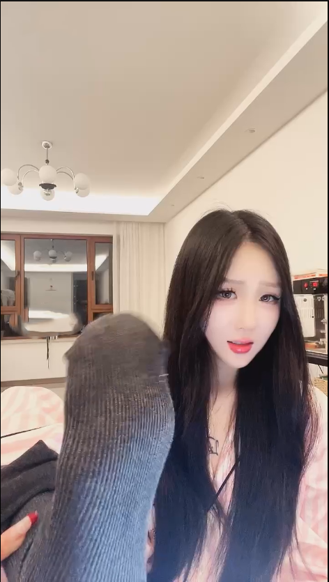 玩物直播知妤-251127 超重口黑棉袜叼着我的臭袜子【1V】【685MB百度云】