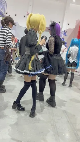 【永久专享】【KFC】双马尾学生妹COSER独自逛街拍照·白色半透内内前后CD【1V】【242M】 预览图 5