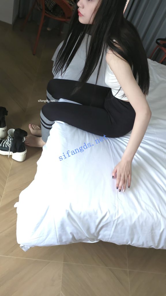 重磅【大学生私房拍摄】四位高颜值学妹大尺度私拍10【65P6V】【7.22G】 预览图 14