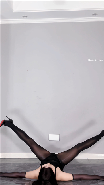 B站专业舞UP 小艾x艾 最新情趣高跟丝袜蹈定制骚舞4K原版【31V】【12G】 预览图 29