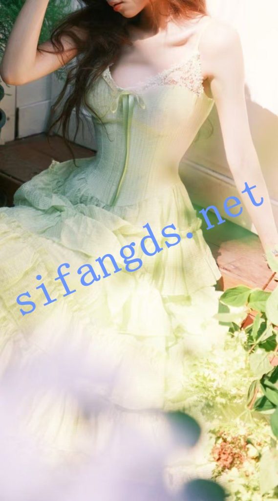 重磅【大学生私房拍摄】四位高颜值学妹大尺度私拍10【65P6V】【7.22G】 预览图 3