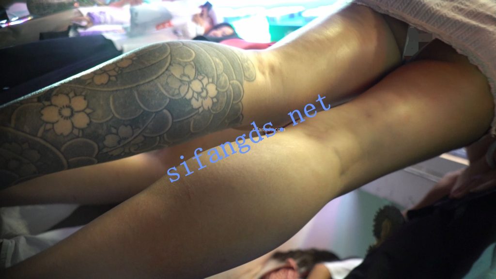 【永久专享】（空城原创）恨天高包臀裙纹身小姐姐，干净白N包裹肥臀【1V】【597M】 预览图 3