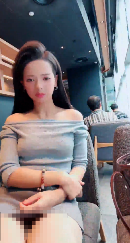 【小小晴】大厅露屄，后面人来人往都没有发现【3v】-福利岛