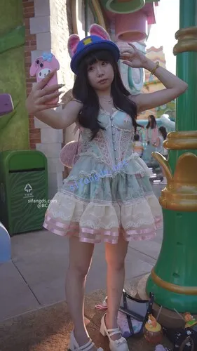 【永久专享】(BC-AA-593)蕾丝裙美女多次看镜头..微透内前后CD屁股Q弹【1V】【309M】 预览图 9