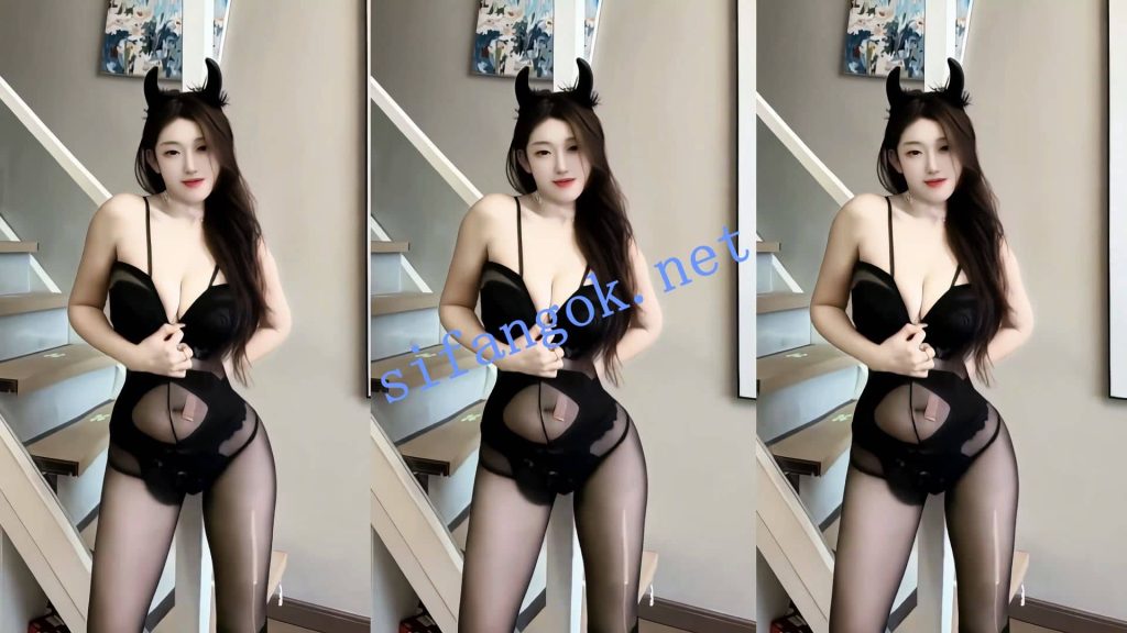 【抖音 】露宝吃不饱 精致美女情趣内衣福利定制8V【8V】【279M】 预览图 9