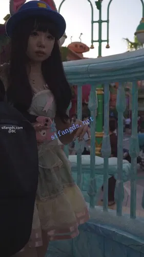 【永久专享】(BC-AA-593)蕾丝裙美女多次看镜头..微透内前后CD屁股Q弹【1V】【309M】 预览图 10