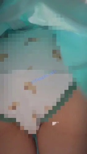 【永久专享】【xxn-332】百褶裙cos美女坐下走光..弯腰拍照小熊内裤贴镜头【1V】【709M】 预览图 10