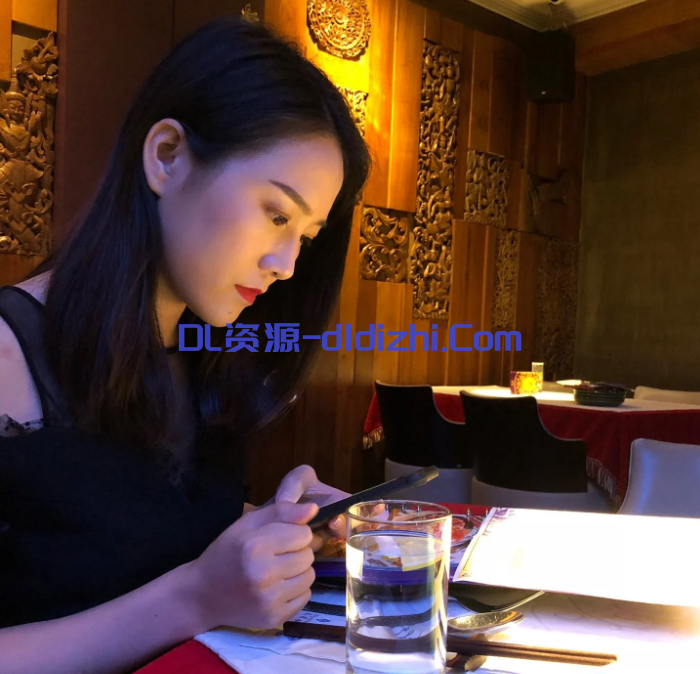 《高端 洩密》推特流量爆表女神禦姐「特萊莎LYAINEVAN」大膽私密露臉自拍視圖集 觀賞性撸點極高57P+64V 预览图 1