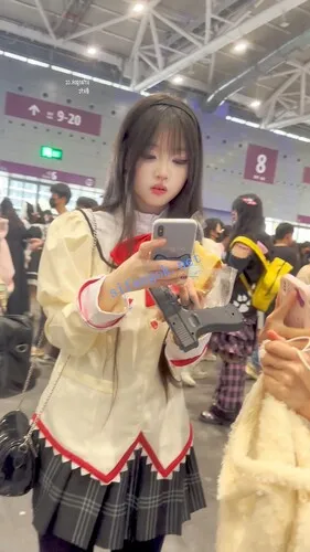 【永久专享】【KFC】JK制服萌妹超美·大学毕业肯定是个美女·厚黑丝袜微透白内【1V】【463M】 预览图 13