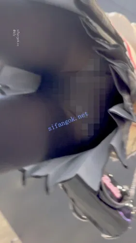 【永久专享】【KFC】JK制服萌妹超美·大学毕业肯定是个美女·厚黑丝袜微透白内【1V】【463M】 预览图 9