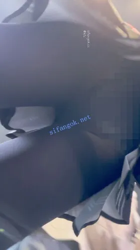 【永久专享】【KFC】JK制服萌妹超美·大学毕业肯定是个美女·厚黑丝袜微透白内【1V】【463M】 预览图 14