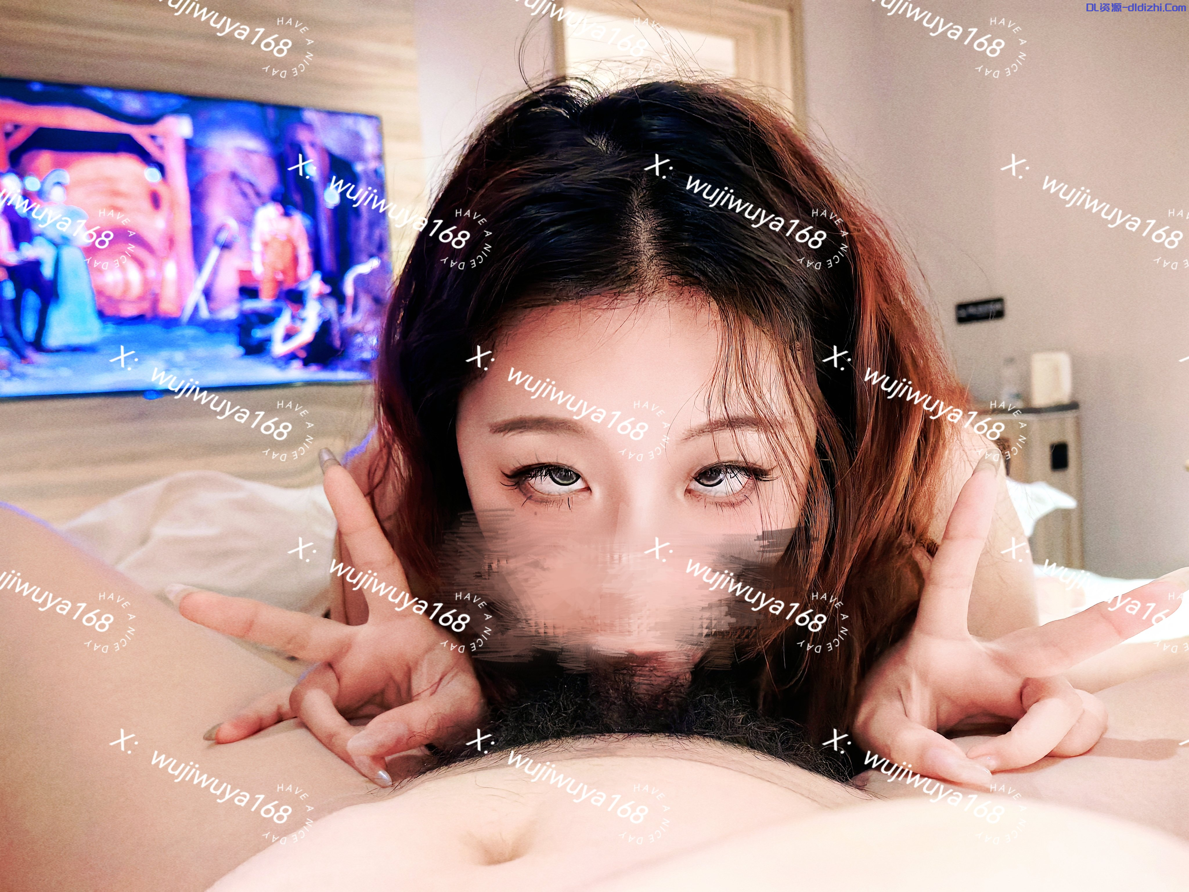 推特淫妻阿黑顔大師，NTR愛好者「無機烏鴉」黃瓜深入插逼自慰，各種自慰摳逼操噴，男友性愛調教口爆顔射3V 708.1MB 预览图 1