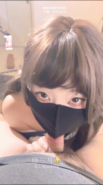 極品COS嫩妹『三月』給大雞巴主人口交足交啪啪，一線天饅頭穴肉鮑甚是誘人，擒住雙腿塞入肉棒(5V) 2.22GB 预览图 1