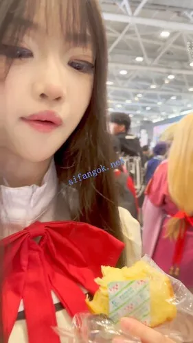 【永久专享】【KFC】JK制服萌妹超美·大学毕业肯定是个美女·厚黑丝袜微透白内【1V】【463M】 预览图 7