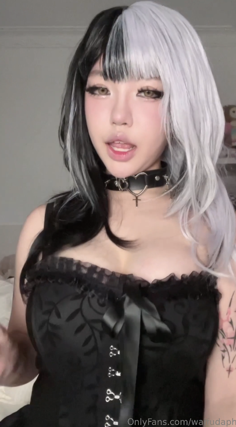 Daph_vt- 高颜值哥特风小姐姐 玩具口交阿黑颜，自慰玩弄 【560M】-福利岛