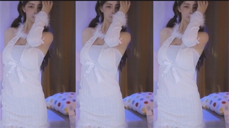 ❣️推荐❣️虎牙骚逼主播【小慢头】好身材大长腿，私定露出，奶头又长又敏感，全国可飞【17V】【2.19G】 预览图 2