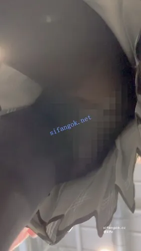 【永久专享】【KFC】JK制服萌妹超美·大学毕业肯定是个美女·厚黑丝袜微透白内【1V】【463M】 预览图 11