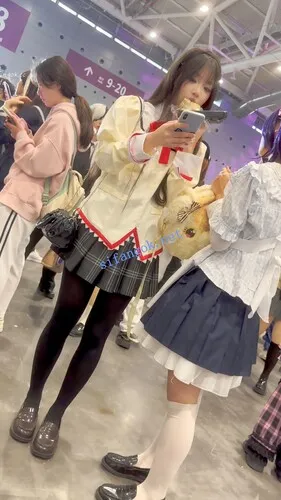 【永久专享】【KFC】JK制服萌妹超美·大学毕业肯定是个美女·厚黑丝袜微透白内【1V】【463M】 预览图 15