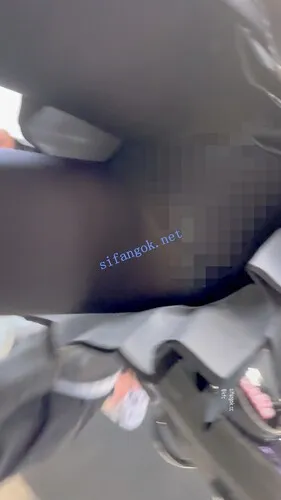 【永久专享】【KFC】JK制服萌妹超美·大学毕业肯定是个美女·厚黑丝袜微透白内【1V】【463M】 预览图 1