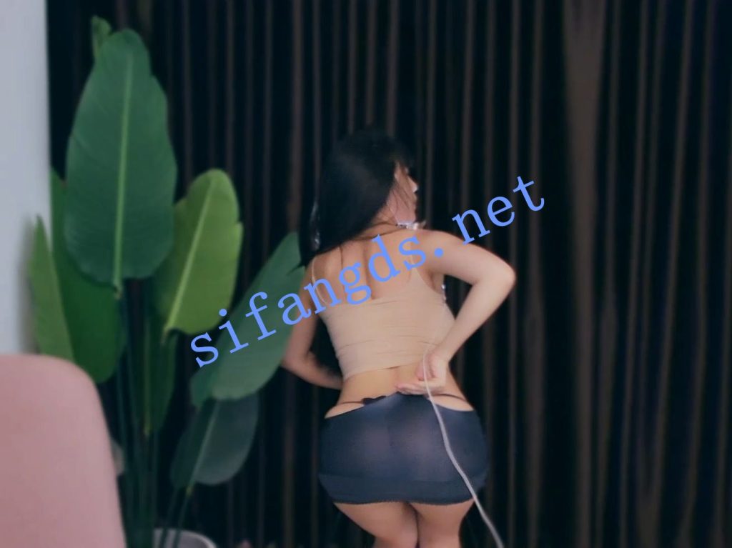 【畅聊】洋芋(黎小胖) 包臀丁字裤丝袜 口手指漏内等【36V】【4.67G】 预览图 7