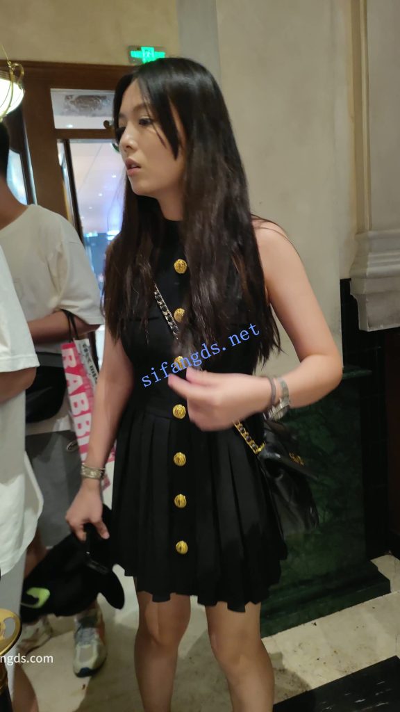 【永久专享】【CSCD】黑色连衣裙美女和朋友逛街买蛋糕，黑色窄内【1V】【908M】 预览图 1