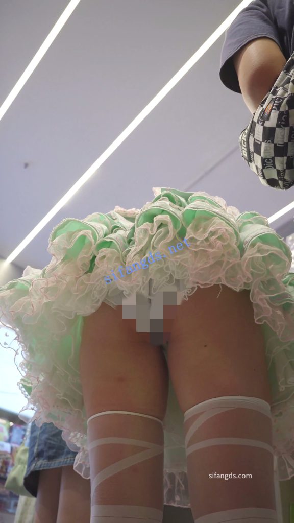 【永久专享】(BC-AA-590)双马尾蕾丝裙小学妹..弯腰CD蕾丝边内裤看镜头了【1V】【458M】 预览图 6