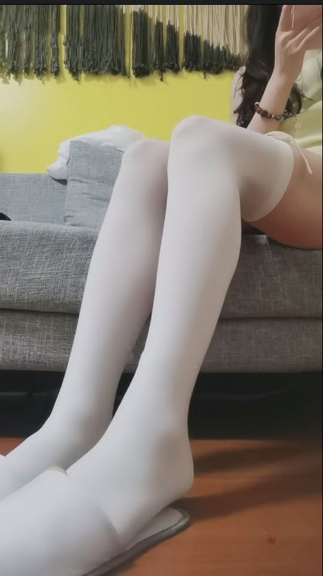 玩物直播抚兮s-251128 白棉袜裸足脚底红绿灯【1V】【300MB百度云】 预览图 3