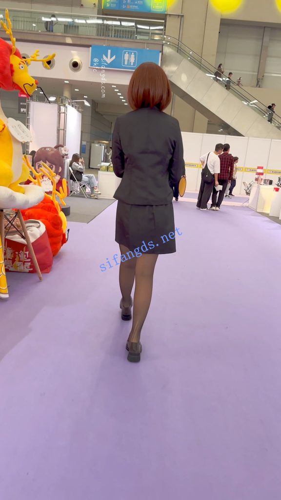 【永久专享】【KFC】OL制服COSER学生妹·薄款黑丝袜紫色内内前后CD【1V】【372M】 预览图 4