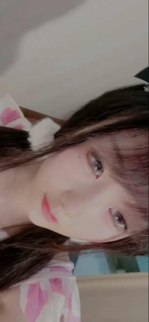 唇红齿白极品可爱嫩妹【小欲】高价一对一在线网调，脸穴同框自慰白虎穴-福利岛