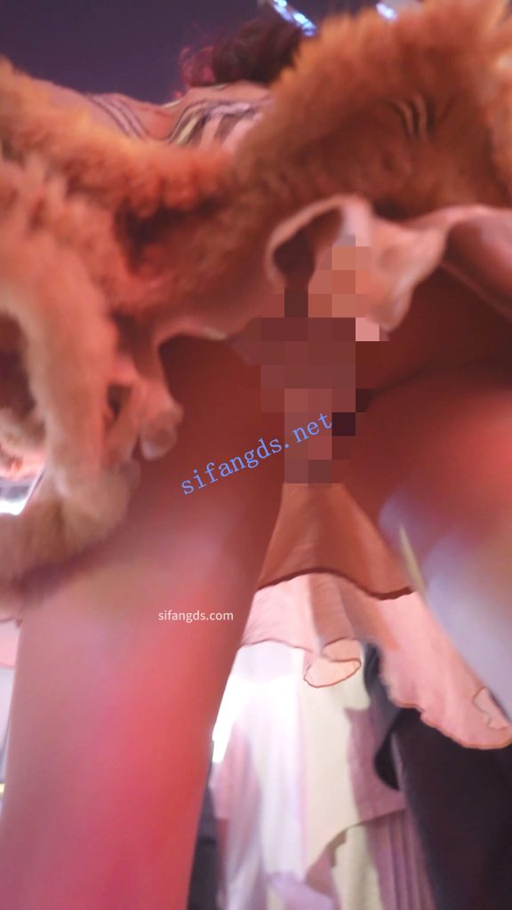 【永久专享】(BC-AA-589)蕾丝裙美女无缝衔接约会两男生..微透圆点内前后CD【1V】【343M】 预览图 1