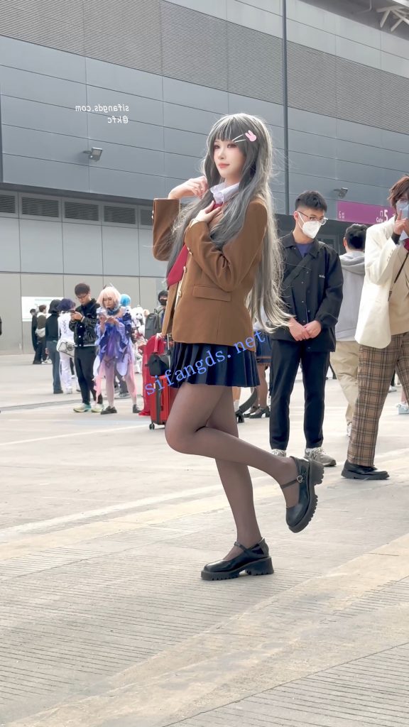 【永久专享】【KFC】超可爱萝莉麻衣学姐·黑丝白透内·男友拍脸我拍裙底【1V】【0.98G】 预览图 3