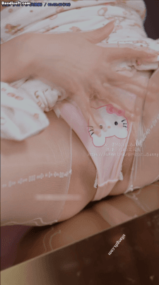 【B站 Yiko湿润兔 咬一口兔娘】11月作品 公主小妹 开档丝袜【127P1V】【1.26G】 预览图 8