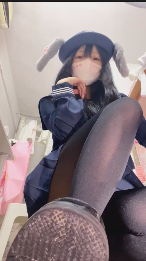 玩物直播砂糖-251128 水手服厚黑榨【1V】【796MB百度云】 预览图 4