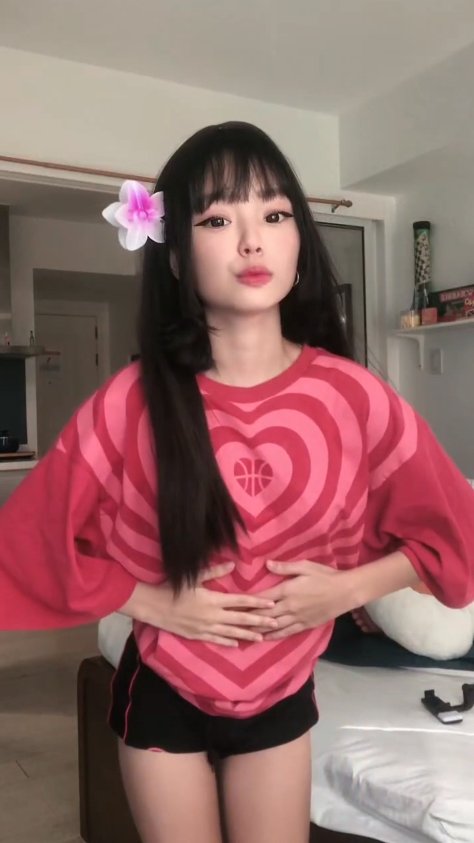 可欲可甜身材娇小美眉露脸与男友做爱自拍，主打就是青春嫩嫩的-福利岛